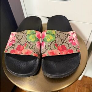 Gucci GG Canvas Floral Slide Sandals - Black with Pink and Green